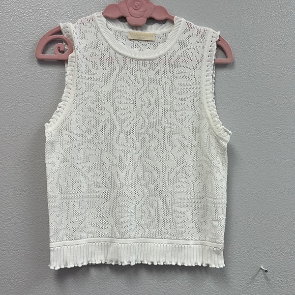 Zoe Coral Knit Sleeveless Top - Picture 2 of 5